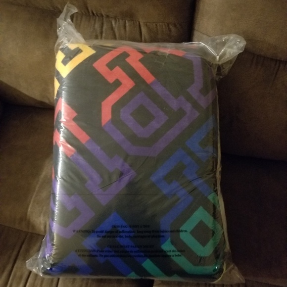 NEW Victoria's Secret PINK Rainbow Sherpa Blanket - Picture 4 of 4